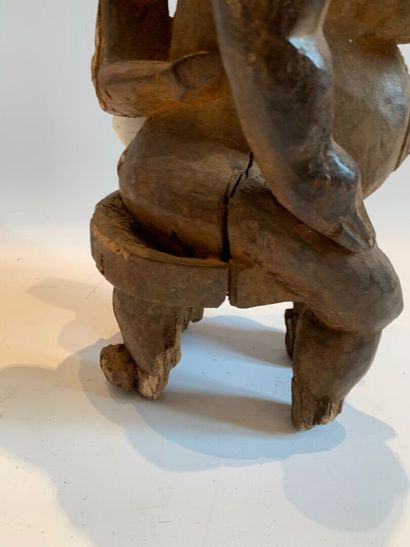 Type YORUBA, Nigéria.

MATERNITE ASSISE en...