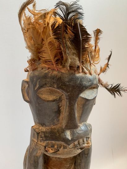 AFRIQUE.

FIGURE DE RELIQUAIRE en bois sculpté...