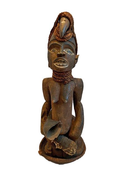Type SONGYE, Congo.

FETICHE en bois sculpté...