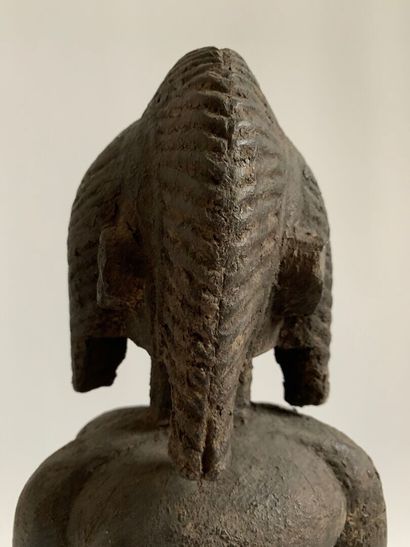 Dans le style DOGON, Mali.

FIGURE FEMININE...