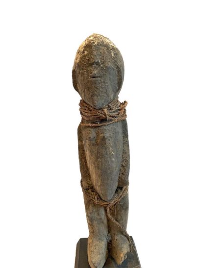 Type FON, BENIN

FETICHE de village en bois...