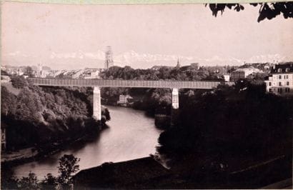 Album de photographies noir et blanc comprenant...