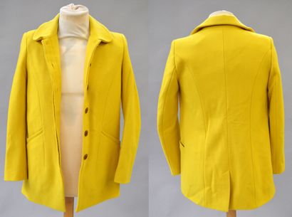 Lot comprenant : 

- ONE STEP

Veste trois...