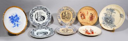 Suite d'assiettes en céramique historiée...