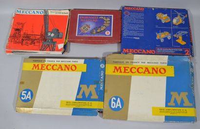 MECCANO

Réunion de boite comprenant : 

-...