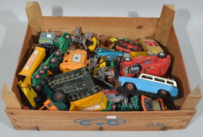 Manette de petites voitures anciennes (accidents...