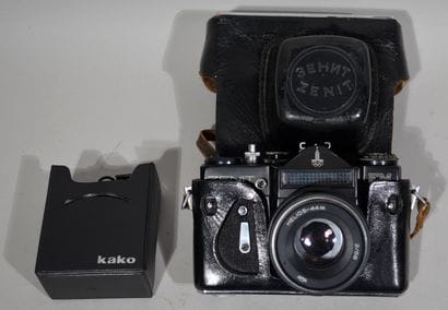 Appareil photo argentique de marque ZENIT...