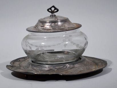 Bonbonnière en verre gravé de guirlande de...
