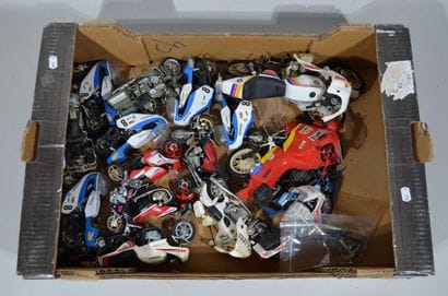 Réunion de motos miniatures de collection...