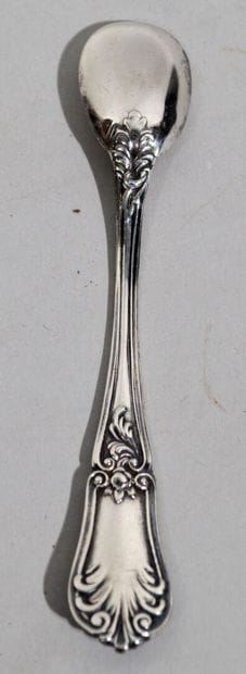 Cuillère à saleron en argent massif poinçon...