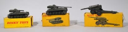 DINKY TOYS

Lot comprenant : 

- Obusier...
