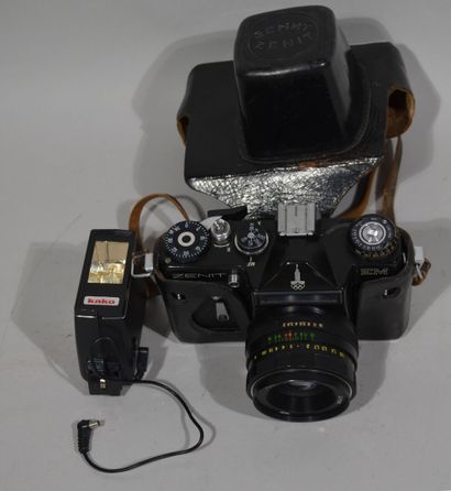 Appareil photo argentique de marque ZENIT...