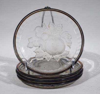 Suite de quatre assiettes à dessert en verre...