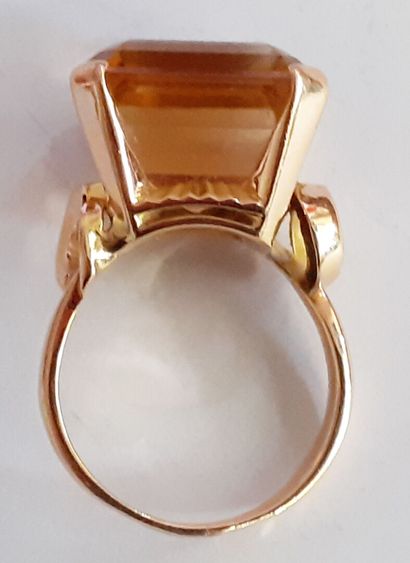 BAGUE en or rose 18K (750/1000e) sertie d'une...