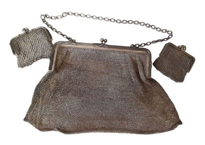 Pochette sac à main en argent, l'armature...