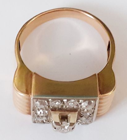 Bague CHEVALLIERE en or jaune 18 K (750/oo)...