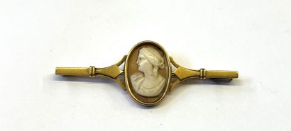Broche Navette en or jaune 18 K (750/oo)...
