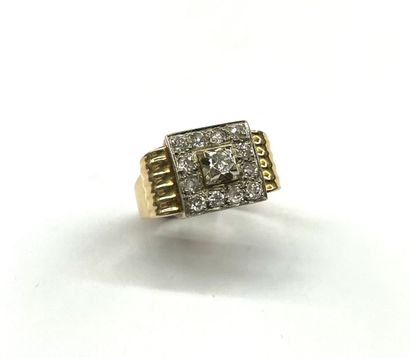 Bague CHEVALLIERE en or jaune 18 K (750/oo)...