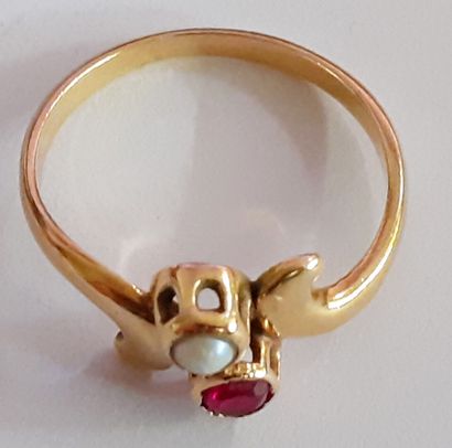 BAGUE en or jaune 18K (750/1000e) sertie...