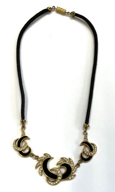 Henry à la Pensée (années 1950)

Collier...