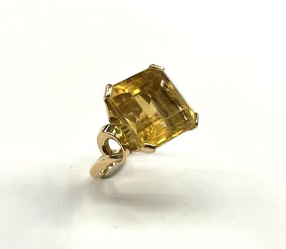 BAGUE en or rose 18K (750/1000e) sertie d'une...