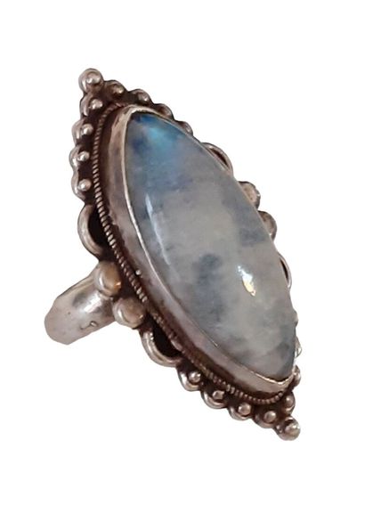 Bague NAVETTE en argent 925/00 centrée d'une...