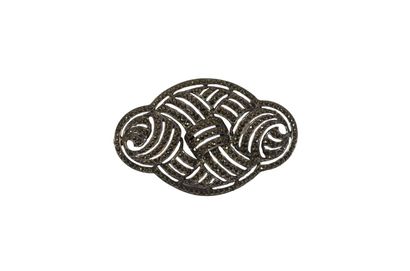 BROCHE en argent de forme oblongue, entièrement...