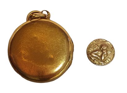 Médaillon porte-souvenir en or jaune 18 K...
