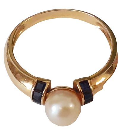 BAGUE en or jaune 18K (750/1000e) sertie...