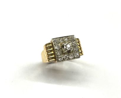 Bague CHEVALLIERE en or jaune 18 K (750/oo)...