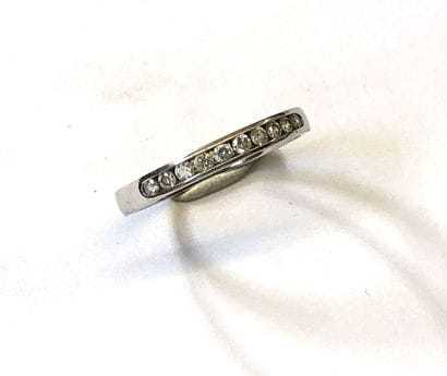 DEMI-ALLIANCE AMERICAINE en or gris 18K (750/1000e)...