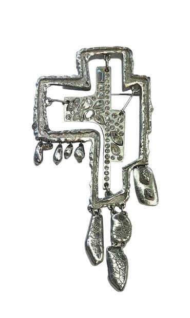 Christian LACROIX

Broche en métal argenté...