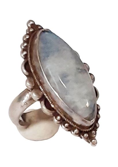 Bague NAVETTE en argent 925/00 centrée d'une...