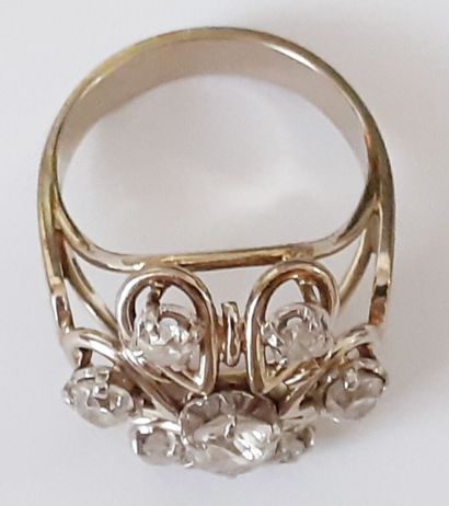 Bague FLEUR en or blanc 18 K (750/oo) et...