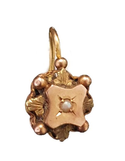 Paire de dormeuses en or jaune 18 K (750/oo)...
