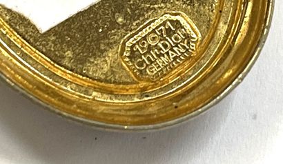 CHRISTIAN DIOR, 1971

Collier en métal doré...