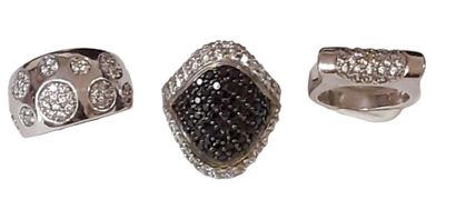 Lot de trois bagues en argent serties de...