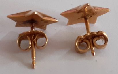 PAIRE DE PUCES D'OREILLES en or rose 18K...
