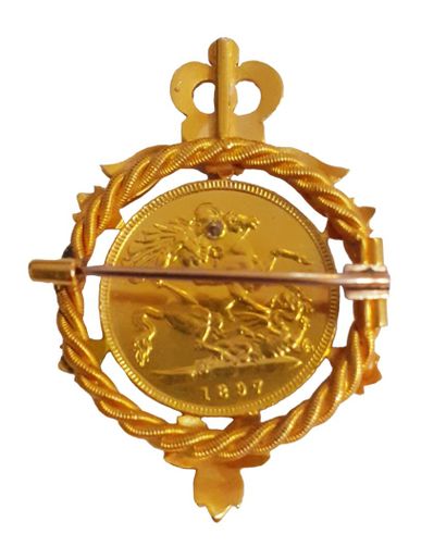BROCHE en or jaune 18 K (750/oo) centrée...