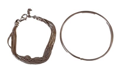 Lot comprenant un jonc et un bracelet souple...