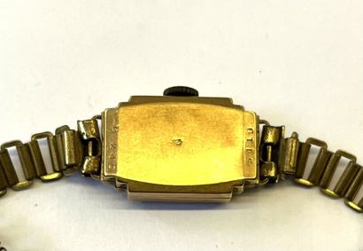 Montre bracelet de femme, le cadran rectangulaire...
