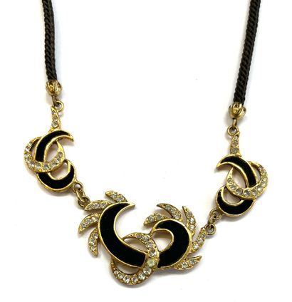Henry à la Pensée (années 1950)

Collier...