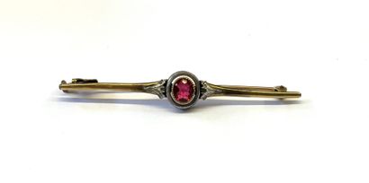 Broche Navette en or de deux tons 18 K (750/oo)...
