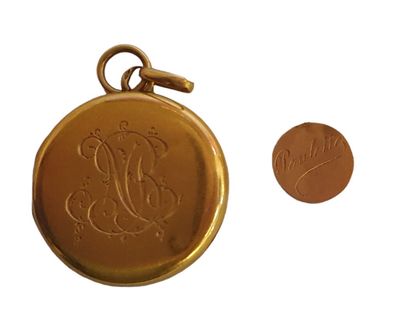 Médaillon porte-souvenir en or jaune 18 K...