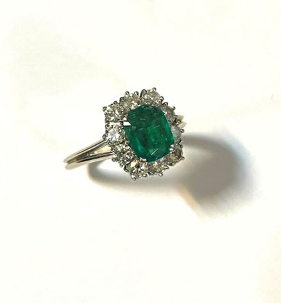 BAGUE en or blanc 18k (750/1000e) et chaton...