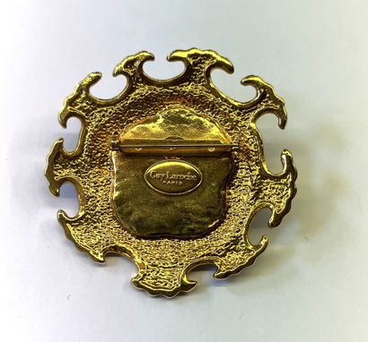 GUY LAROCHE 

Broche en métal doré, émaillé...