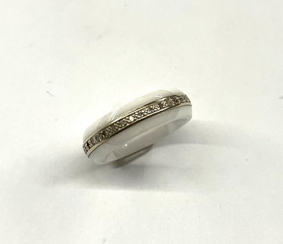 JEELL

BAGUE jonc en céramique blanche ornée...