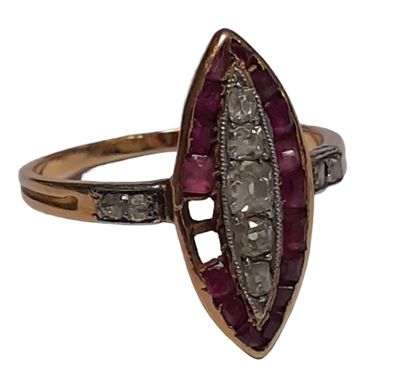 Bague Navette en or jaune 18 K (750/oo) entièrement...