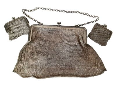 Pochette sac à main en argent, l'armature...