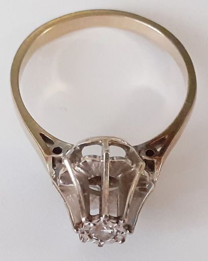 BAGUE en or gris 18K (750/1000e) serti d'un...